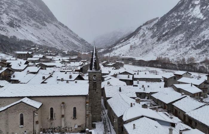 le stazioni sciistiche delle Alpi hanno ritrovato il loro manto bianco