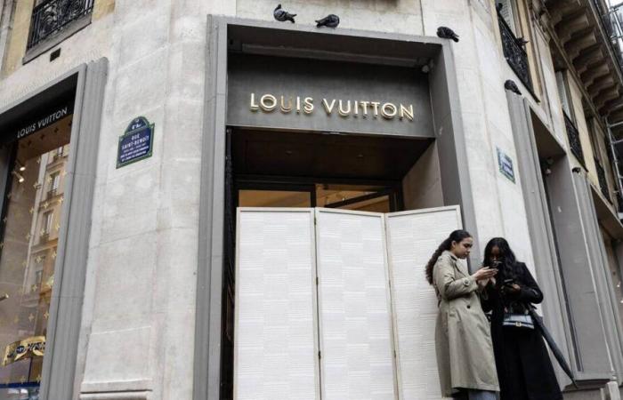 A Parigi, un negozio Louis Vuitton è stato derubato con un ariete