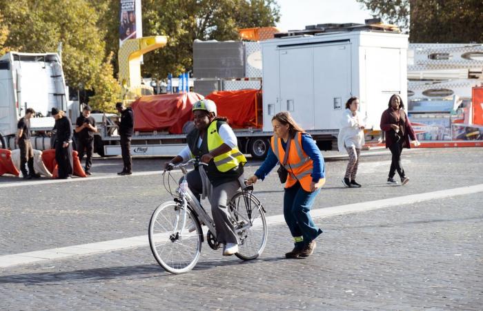 Grazie alle lezioni di ciclismo queste donne si stanno riappropriando della città