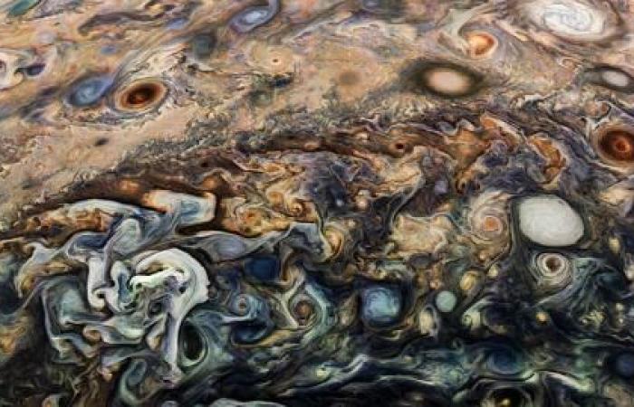 Giove come non l’avete mai visto: una sonda della NASA rivela nuove foto del maestoso Gigante