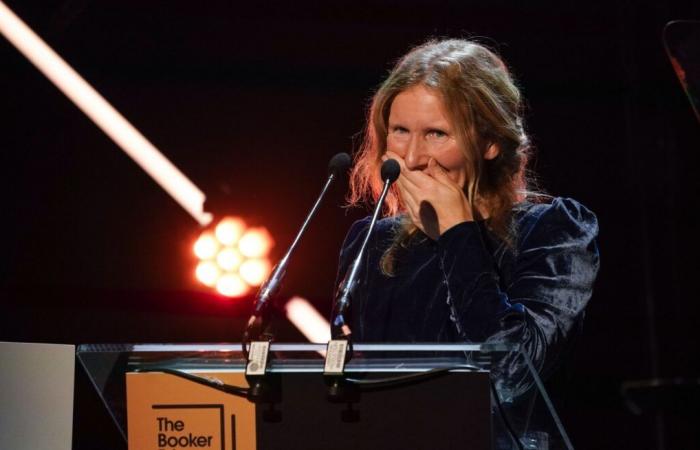 Il Booker Prize assegnato alla scrittrice britannica Samantha Harvey per il suo romanzo “Orbital”