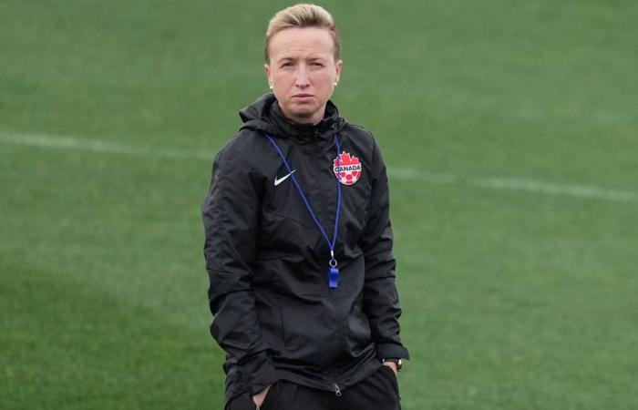 Squadra di calcio femminile canadese | Bev Priestman ha sparato dalla posizione di allenatore