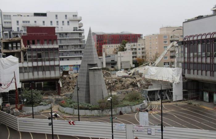 Intorno a una stazione degli Yvelines è in corso un'operazione “totalmente folle”, un intero quartiere messo sottosopra