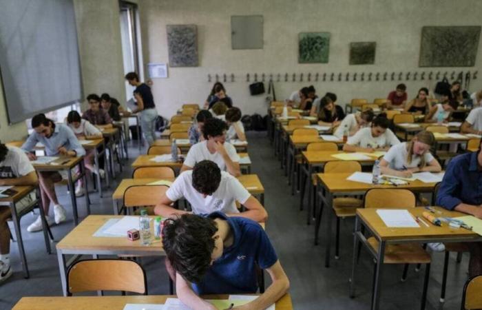 La domanda del giorno. Dovremmo rendere obbligatorio il certificato di scuola secondaria per accedere al secondo anno?