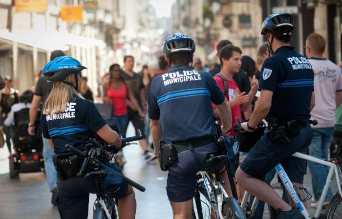 Bordeaux si ispira ai “Bobbies inglesi” e arma una brigata della sua polizia municipale