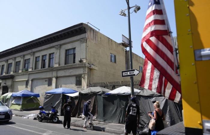 Un uomo è rimasto nudo per sei mesi sotto il pavimento di una casa vicino a Los Angeles