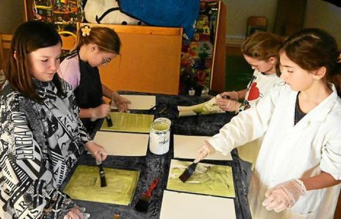 A Plougasnou gli studenti realizzano un mostro marino per il festival della Baia dei Libri [En images]