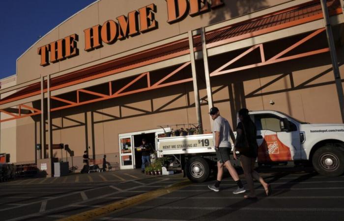 I risultati del terzo trimestre di Home Depot superano Wall Street poiché il calo della spesa al consumo si attenua leggermente