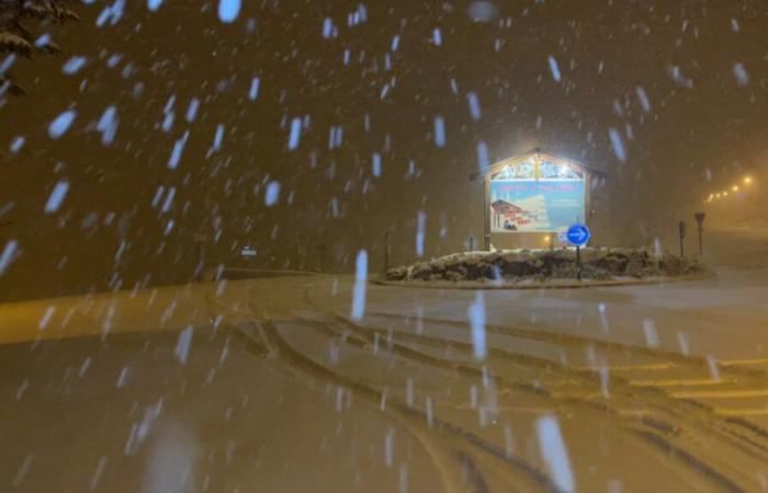 immagini della prima nevicata a meno di un mese dall'apertura delle piste