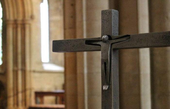 ostie e la loro coppa rubata da una chiesa della Somme