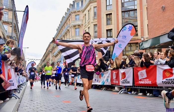 VIDEO. “Vorrei proprio che la gente ci provasse”, la sfida folle di uno studente, correre la maratona in sandali