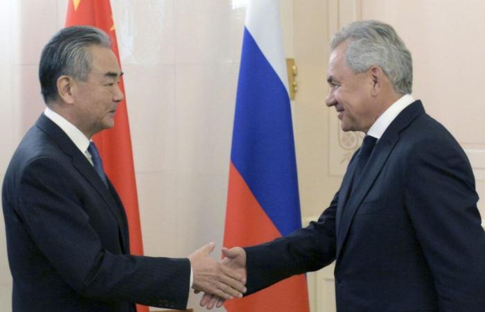 La Russia chiede alla Cina di combattere il “contenimento” statunitense contro di loro