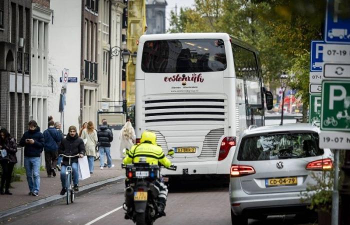 Violenze ad Amsterdam: il sindaco parla di ”cocktail tossico di antisemitismo e teppismo”