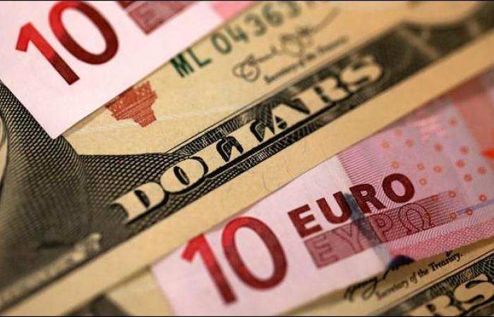 Eur/usd: in lotta contro il dollaro, l'euro scende al minimo di un anno