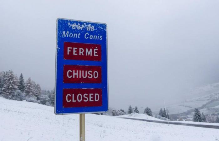 Neve: diversi passi savoiardi chiusi al traffico