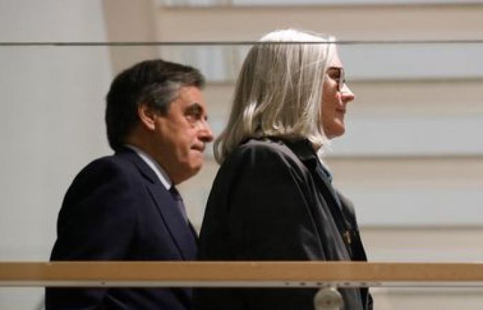 François Fillon propone di versare quasi 700.000 euro all'Assemblea nazionale