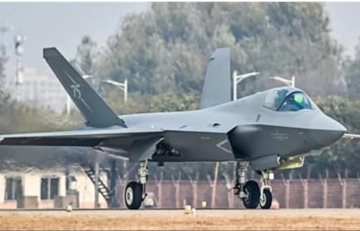 Il nuovo aereo da caccia stealth cinese, il J-35A, protagonista dello show aereo di Zhuhai