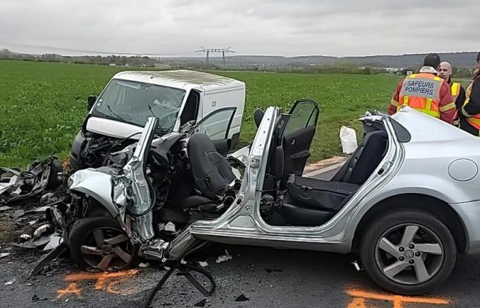 Oise: un incidente stradale lascia due feriti gravi dopo un violento scontro faccia a faccia