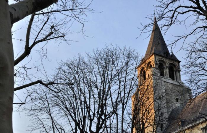 Perché le campane della chiesa di questo villaggio non suonano più?