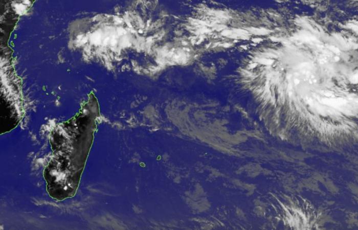 La perturbazione tropicale a 2.490 km dall'isola della Riunione, nessuna minaccia per le terre abitate