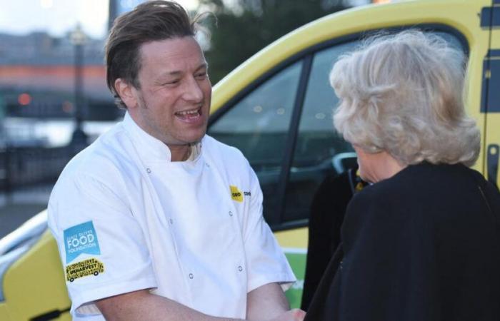 criticato dagli aborigeni, il famoso chef Jamie Oliver smette di vendere il libro dei suoi bambini