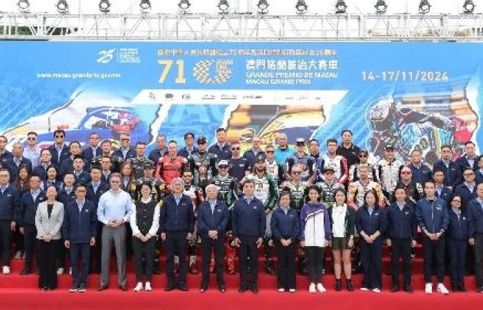 La “Celebrazione del 75° anniversario della fondazione della Repubblica popolare cinese e del 25° anniversario dell'istituzione della regione amministrativa speciale di Macao – 71° Gran Premio di Macao” si apre ufficialmente con la prima apparizione di un'auto FR al Tap Seac Square Auto Show