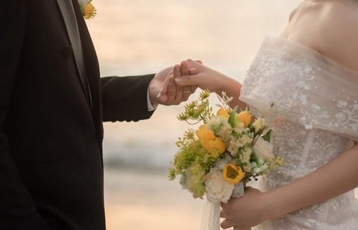 Sposa il suo ex dopo che lui si è dimenticato della loro rottura a seguito di una commozione cerebrale