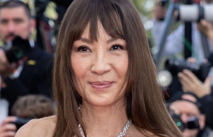 Taglio di capelli ringiovanente: a 62 anni, Michelle Yeoh guadagna 10 anni grazie alla sua nuova acconciatura