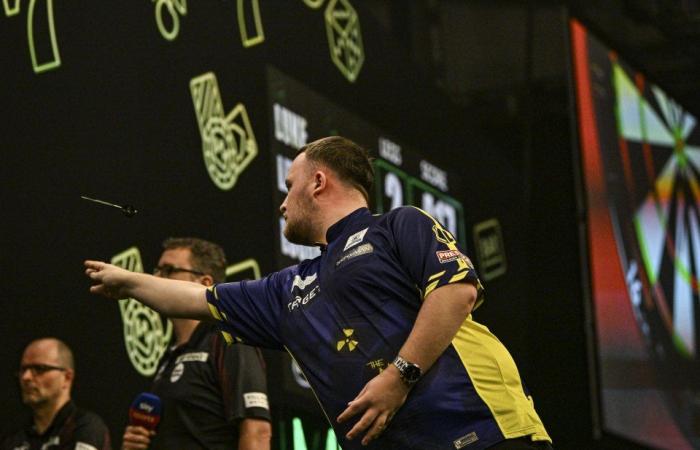 Luke Littler interpreta lo showman al Grand Slam of Darts mentre perde il record di 9 darter per millimetri