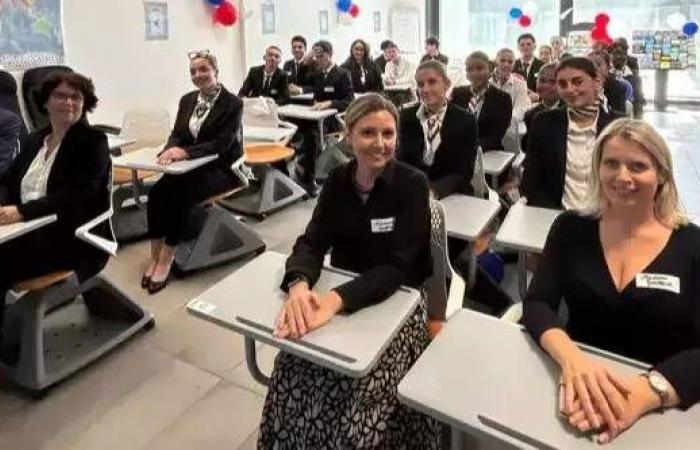 Questo liceo di Nizza è il primo in Francia ad offrire un doppio corso per diventare steward o hostess di volo