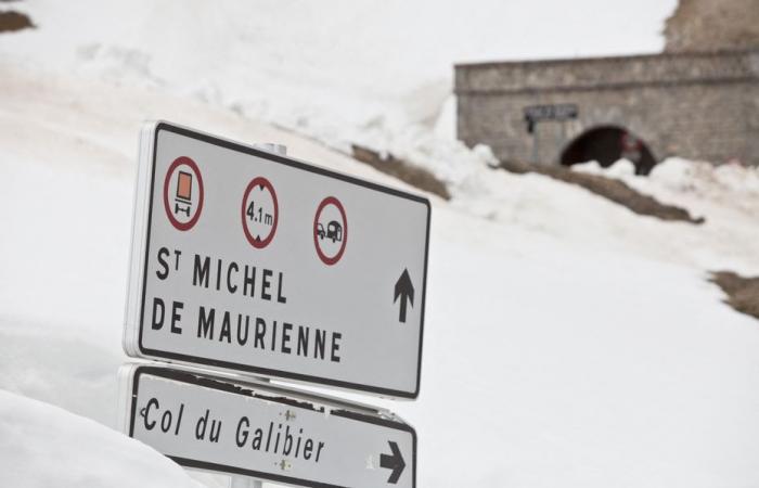 Ritorna la neve sulle Alpi, numerosi valichi stradali importanti si chiudono in Savoia