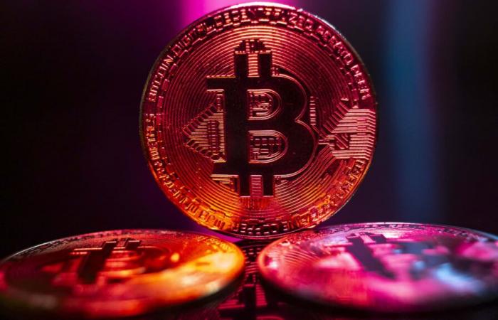 Bitcoin riprende la sua salita, toccando brevemente i 90.000 dollari negli scambi del tardo pomeriggio