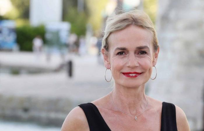 Sandrine Bonnaire, il viso completamente distorto: il suo compagno implicato