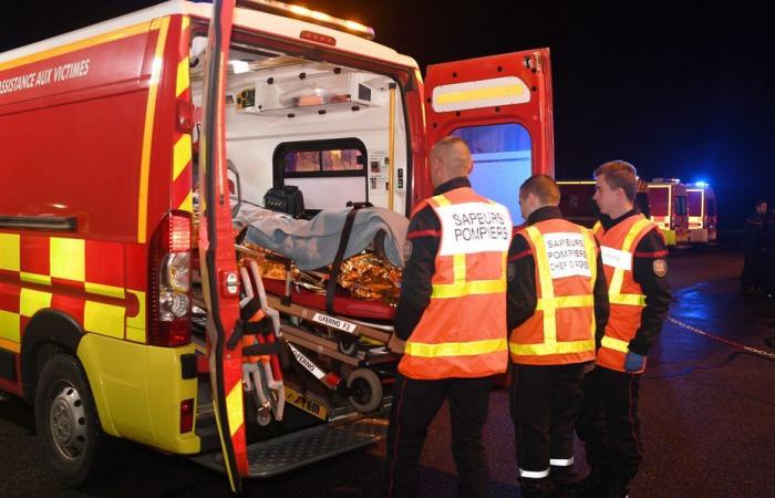 Un'auto si schianta contro un albero, due persone districate e ricoverate in ospedale in assoluta emergenza