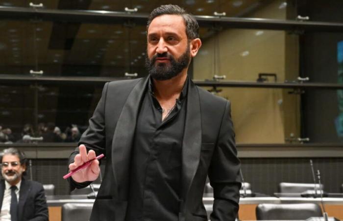 Parigi. Cyril Hanouna è stato processato martedì per insulti nei confronti del deputato Louis Boyard