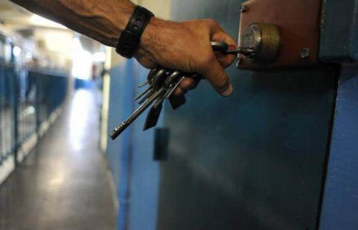 i due arrestati restano in stato di detenzione