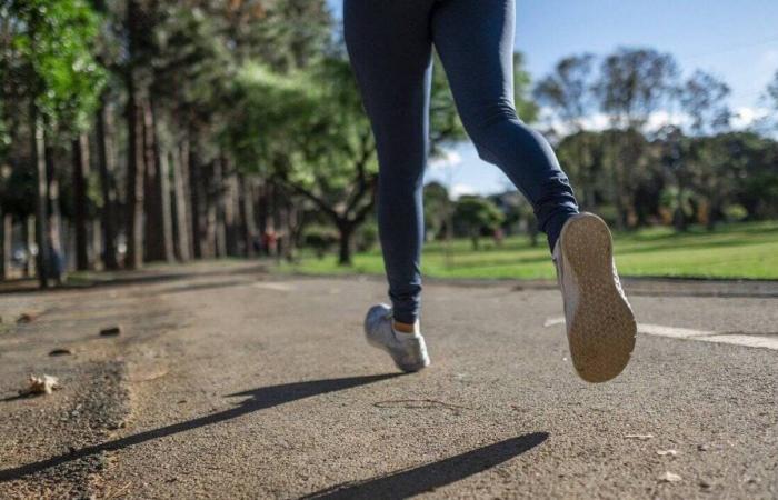 Un jogger di 18 anni ha aggredito con un coltello in pieno giorno a Bordeaux