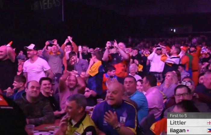 Luke Littler interpreta lo showman al Grand Slam of Darts mentre perde il record di 9 darter per millimetri