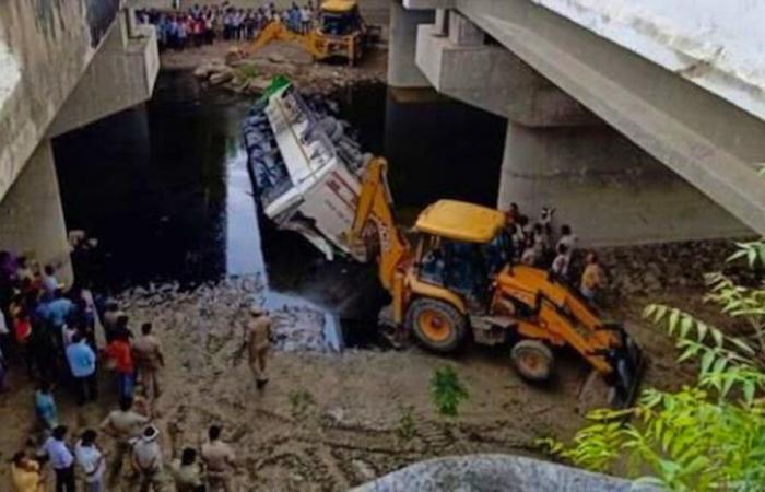 In Pakistan, una sposa è l’unica sopravvissuta a un incidente d’autobus