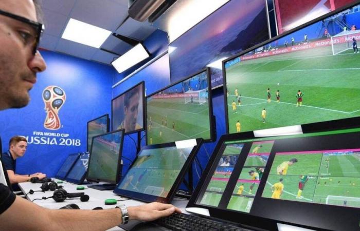 La Fifa vuole consentire agli allenatori di contestare una decisione arbitrale