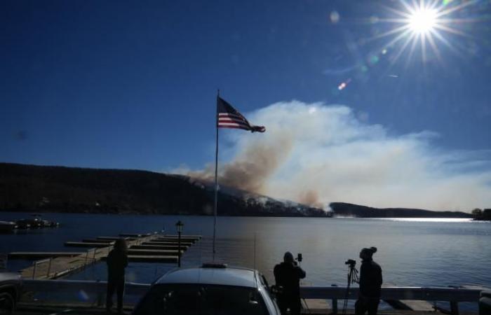 Incendi in aumento, meno acqua: la regione di New York nella morsa di una siccità “insolita”.