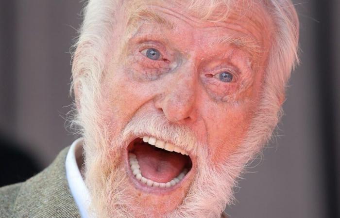 Dick Van Dyke dice di essere felice di “non essere presente” per il secondo mandato di Trump