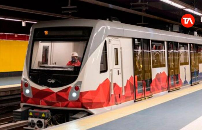 La metropolitana di Quito consente la possibilità di pagare il viaggio per tre ospiti