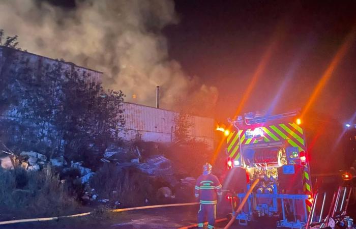 FOTO E VIDEO. Hazebrouck: scoppia un incendio negli ex mattatoi, tre persone prese in custodia dalla polizia