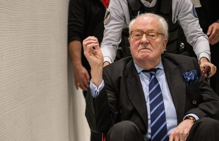 Jean-Marie Le Pen sofferente: l'ex presidente del Fronte Nazionale è stato ricoverato in ospedale lo scorso fine settimana e sottoposto a una serie di esami