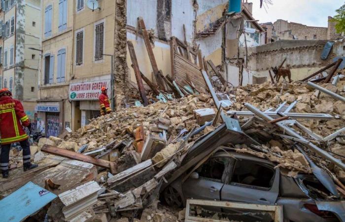 Francia: è bastato un colpo di pala perché l’edificio crollasse