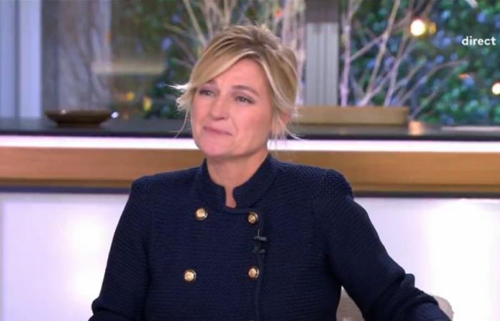 “È la prima volta che succede”: Anne-Elisabeth alle prese con un grosso problema tecnico in “C à vous”