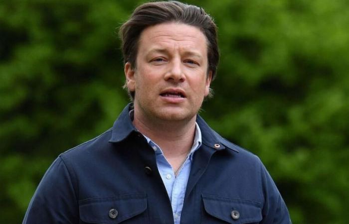 Il celebre chef Jamie Oliver smette di vendere il libro dei suoi bambini, criticato dagli aborigeni