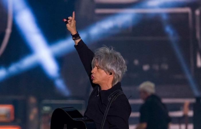 Il gruppo Indochine illustrerà una delle sue canzoni dal vivo con le foto del defunto inviate dai fan