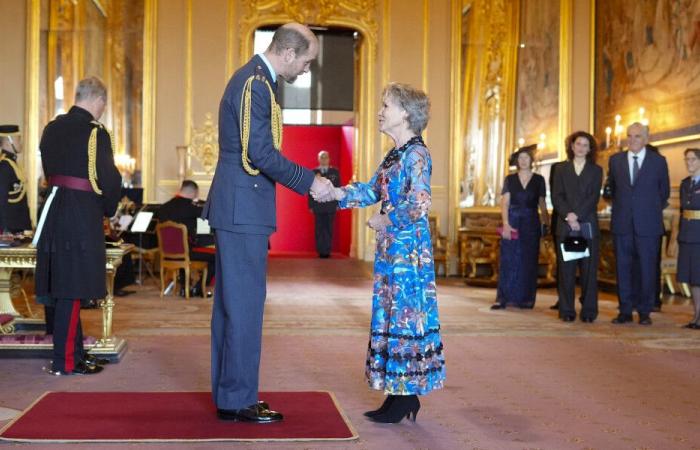 Il principe William decora un’attrice che interpretava sua nonna Elisabetta II